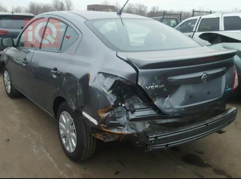 نيسان فيرسا